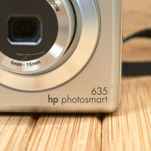 Vintage HP Photosmart HP 635 2.1MP Digital Camera, 3X Optical Zoom - Picture 4 of 7